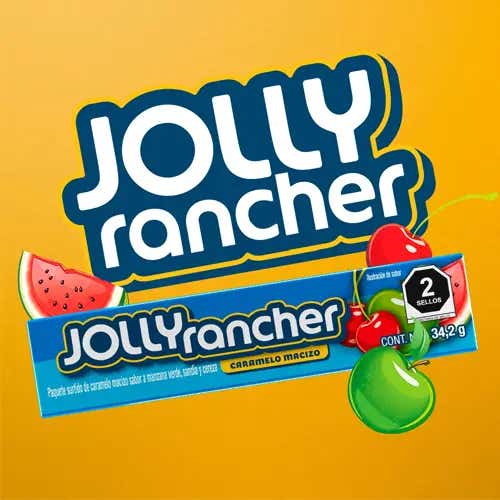 Se ve el logo de JOLLY RANCHER en la parte superior de la imagen y debajo se encuentra un paquete JOLLY RANCHER de 34,2 gramos. En la esquina superior izquierda del producto, en la parte posterior, se encuentra la ilustración de una rebanada de sandía, en el otro extremo del producto, se encuentra en la parte superior la ilustración de una cereza y en la parte inferior la ilustración de una manzana verde.