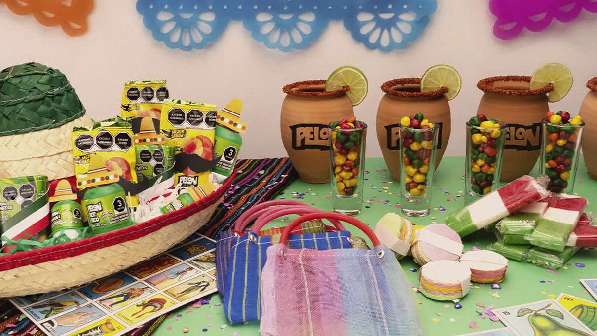 Crea tu mesa mexicana con HERSHEY'S y PELON PELO RICO