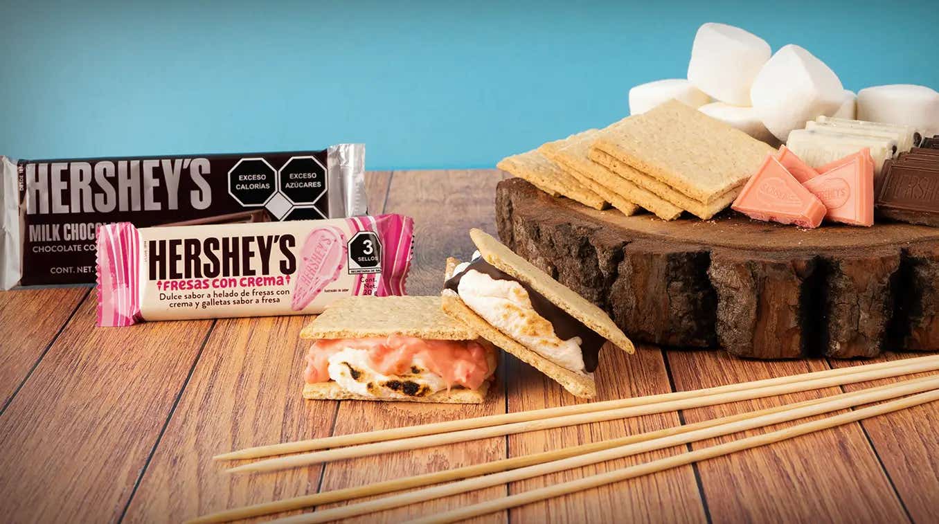 Tabla de S’mores con Chocolates HERSHEY’S