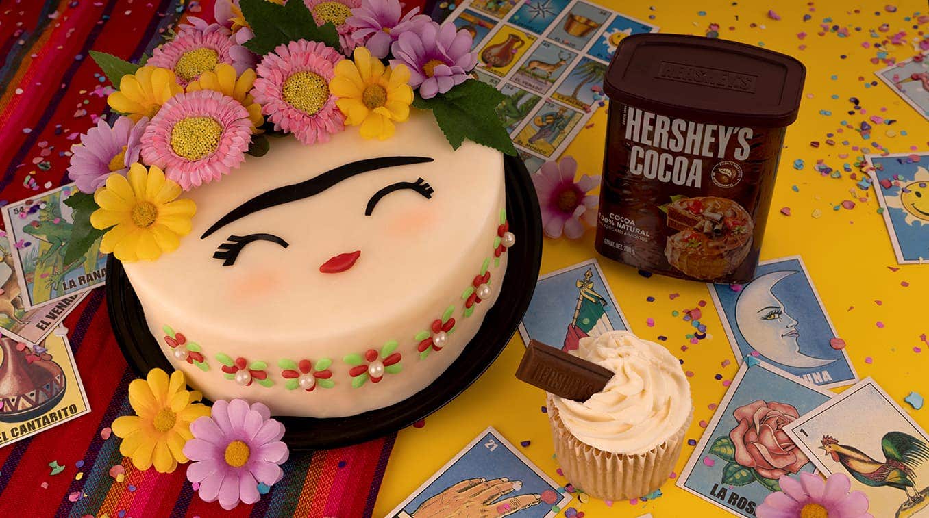 Pastel de Chocolate HERSHEY'S temático de Frida Khalo