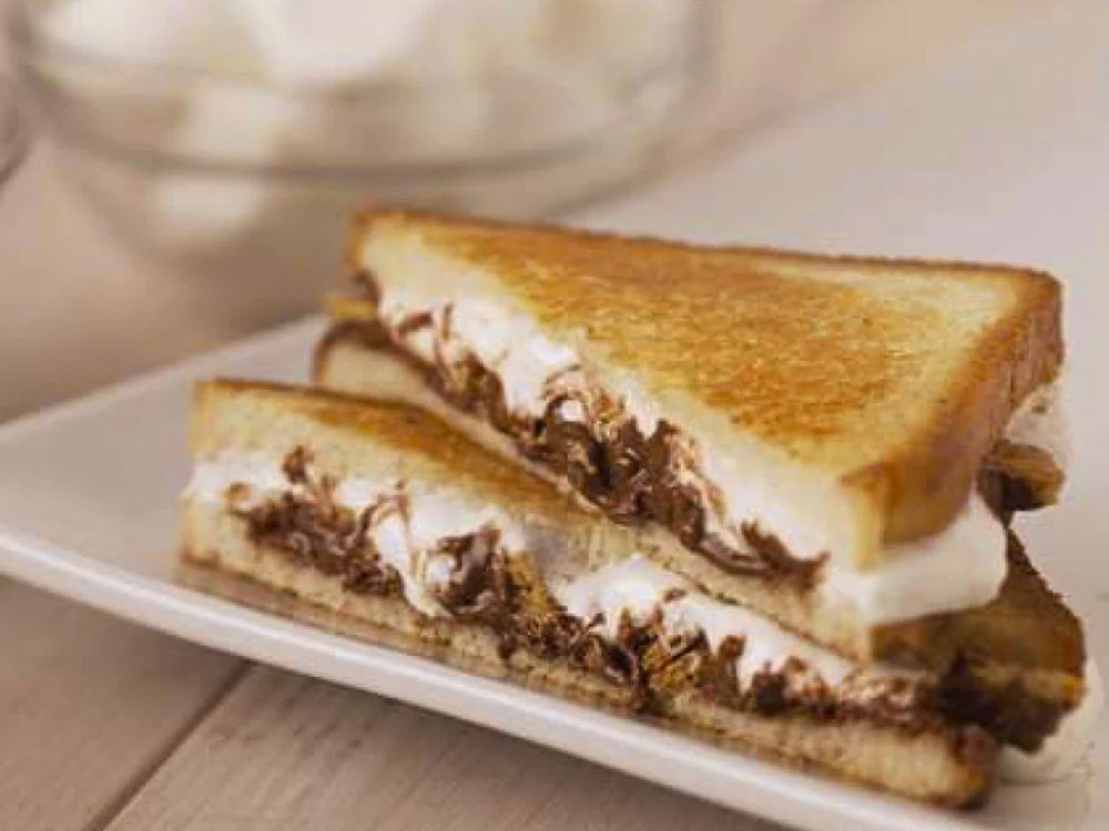 GRILLED SANDWICH DE S'MORES Y HERSHEY'S