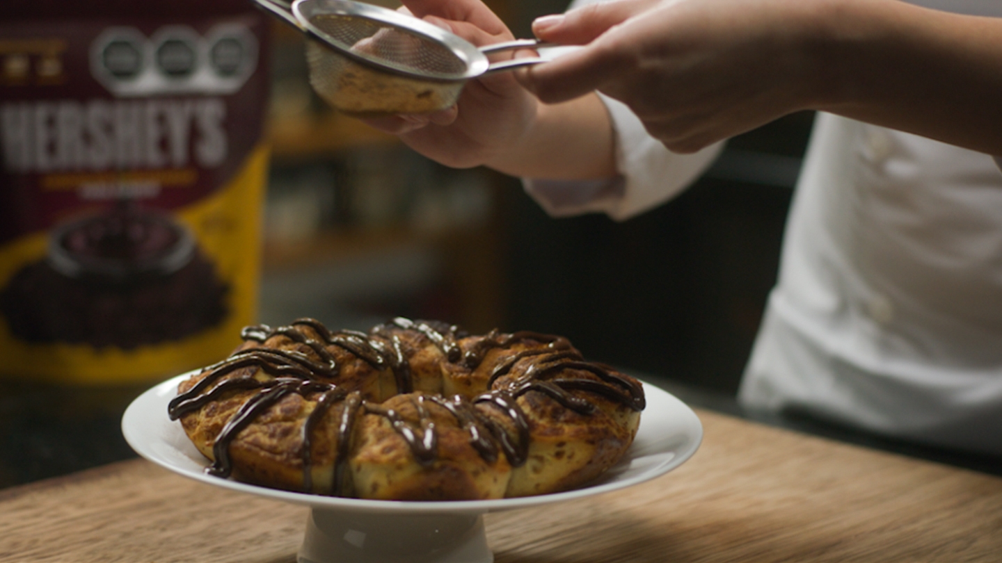 Rosca De Roles De Canela & Chocolate Hershey’s