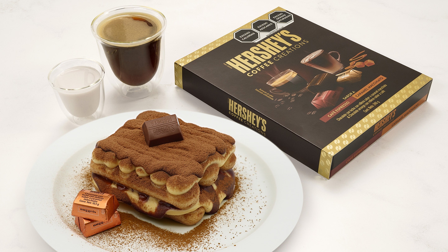 Caramel Macchiato tiramisú con HERSHEY'S COFFEE CREATIONS