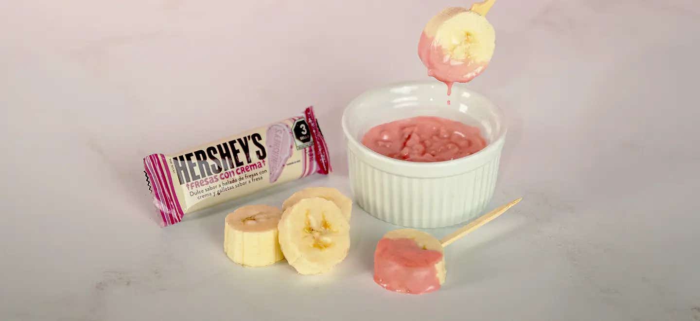 Paletas de plátano sabor HERSHEY'S Fresas con crema