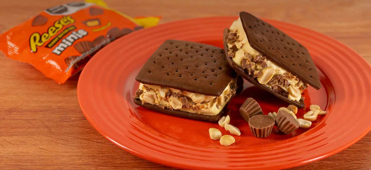 Sándwiches de helado con REESE'S