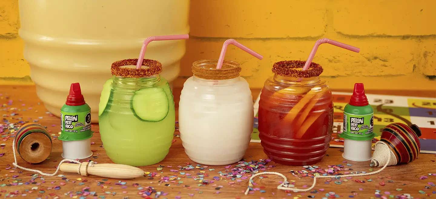 Banderita mexicana de aguas frescas con PELÓN PELO RICO