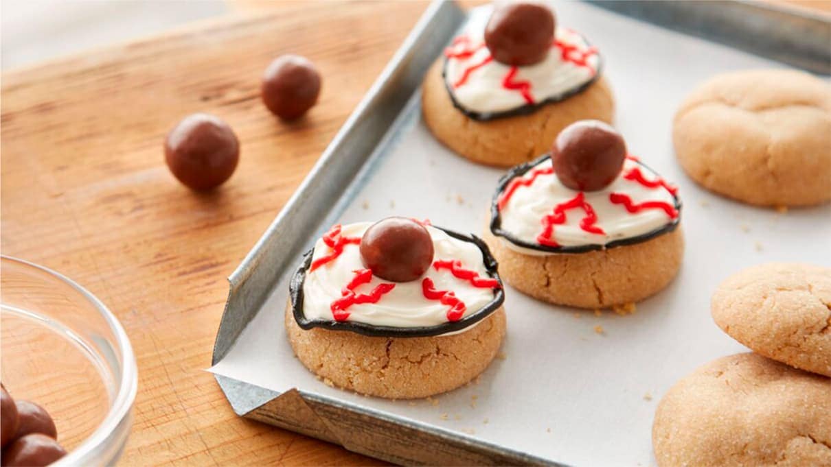 Galletas terrorificas de ojo con toque HERSHEY'S