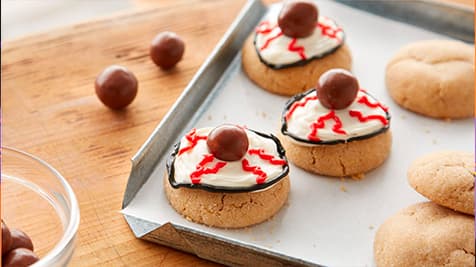 Galletas terrorificas de ojo con toque HERSHEY'S