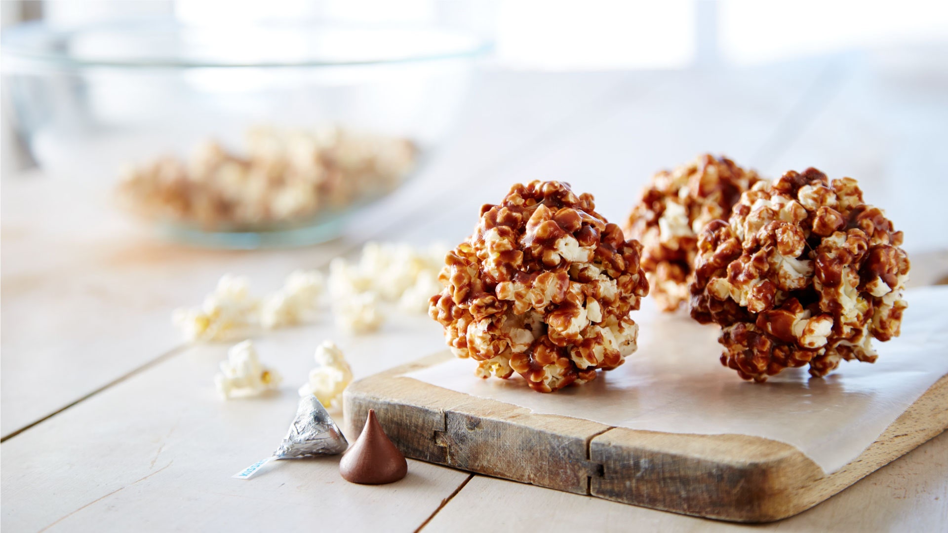 BOLITAS DE PALOMITAS DE MAÍZ Y KISSES