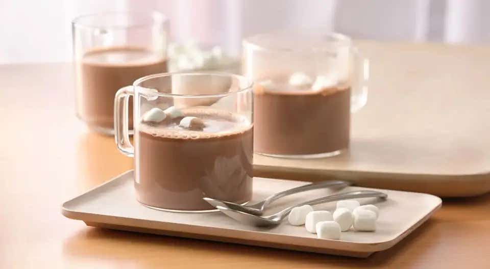 tray of mugs of hot cocoa
